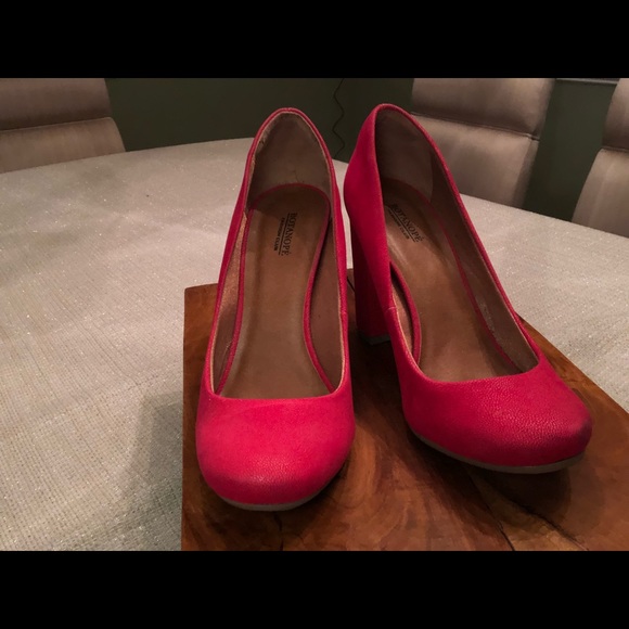 Beautiful fuchsia suede pumps size 8, 👠 - Picture 3 of 4